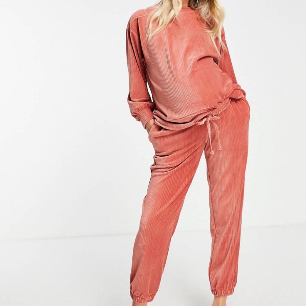 ASOS maternity sweat outfit